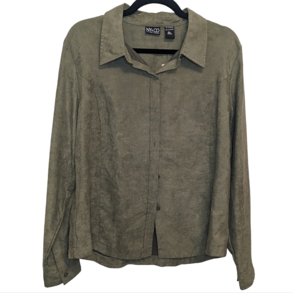 New York & Company Tops - NWT New York & Company Women's Green Button Down Shirt XL ✨